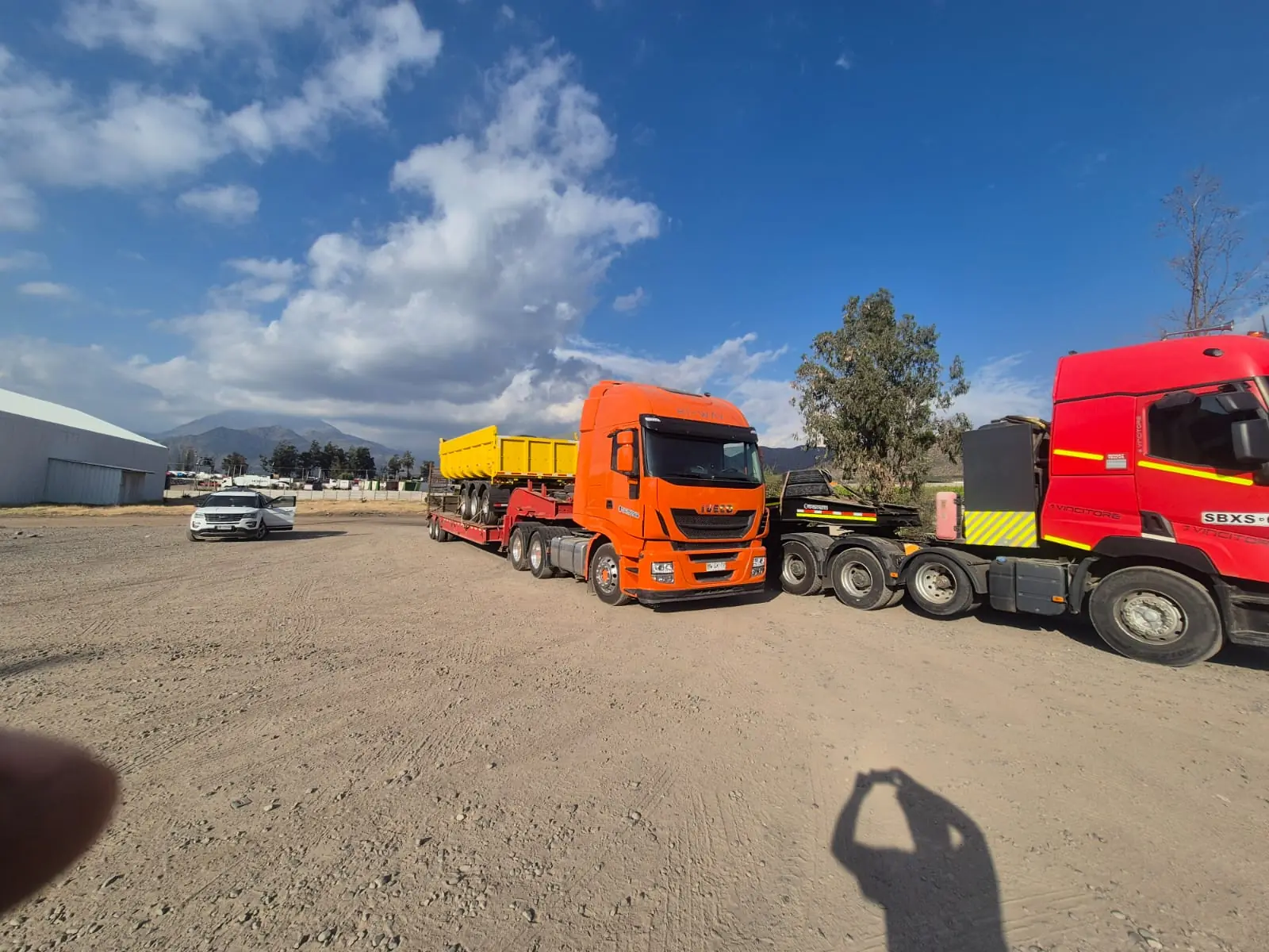 Camión de Oceano Spa transportando carga en ruta de Chile